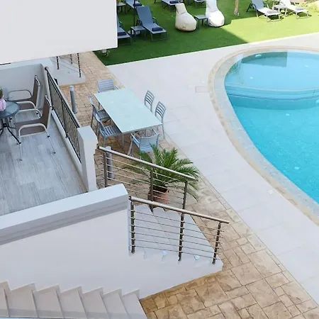 Modern Family Ewa With Pool, Dining Area On Crete Coast Apartamento Stavromenos (Rethymno)